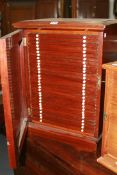 AN EARLY 20TH.C.MAHOGANY SLIDE CABINET EXTENSIVELY FILLED WITH INTERESTING SLIDE SPECIMENS