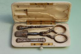 A late 19th Century ivory cased etui, fitted with scissors, bodkin, needlecase and thimble
