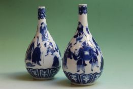 Two Chinese blue and white bottle vases depicting musicians, 19cm and 20cm high