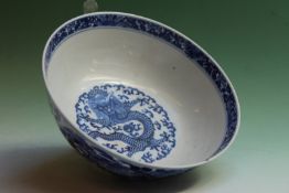 A Chinese blue and white bowl decorated with dragons amidst foliage, 20cm diameter