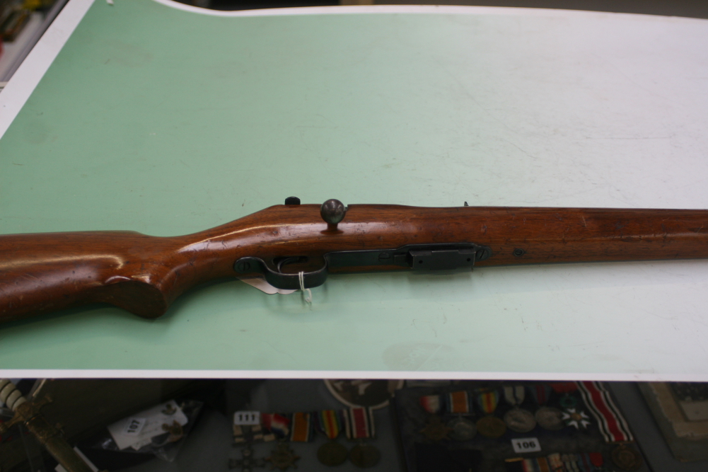 A Savage Arms Company Model 23b .25-20 bolt action rifle, serial number 20417. (st no. 3170)