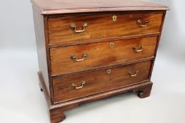 A George III mahogany chest of three graduated drawers. Standing on shaped bracket feet. 98cm wide.