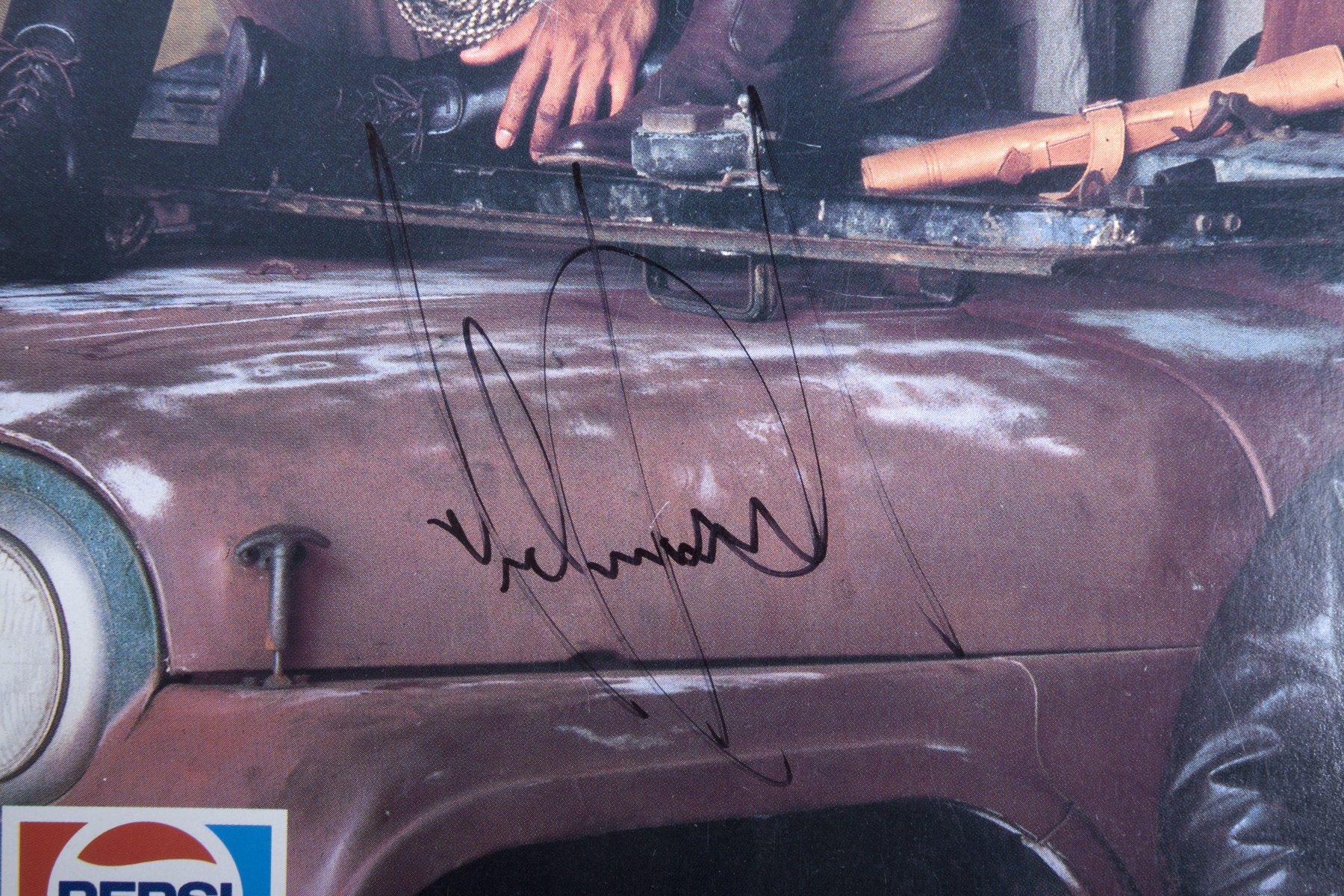 MICHAEL JACKSON SIGNED TOUR PROGRAM A copy of The Jacksons' Victory Tour program, signed on the - Image 2 of 2