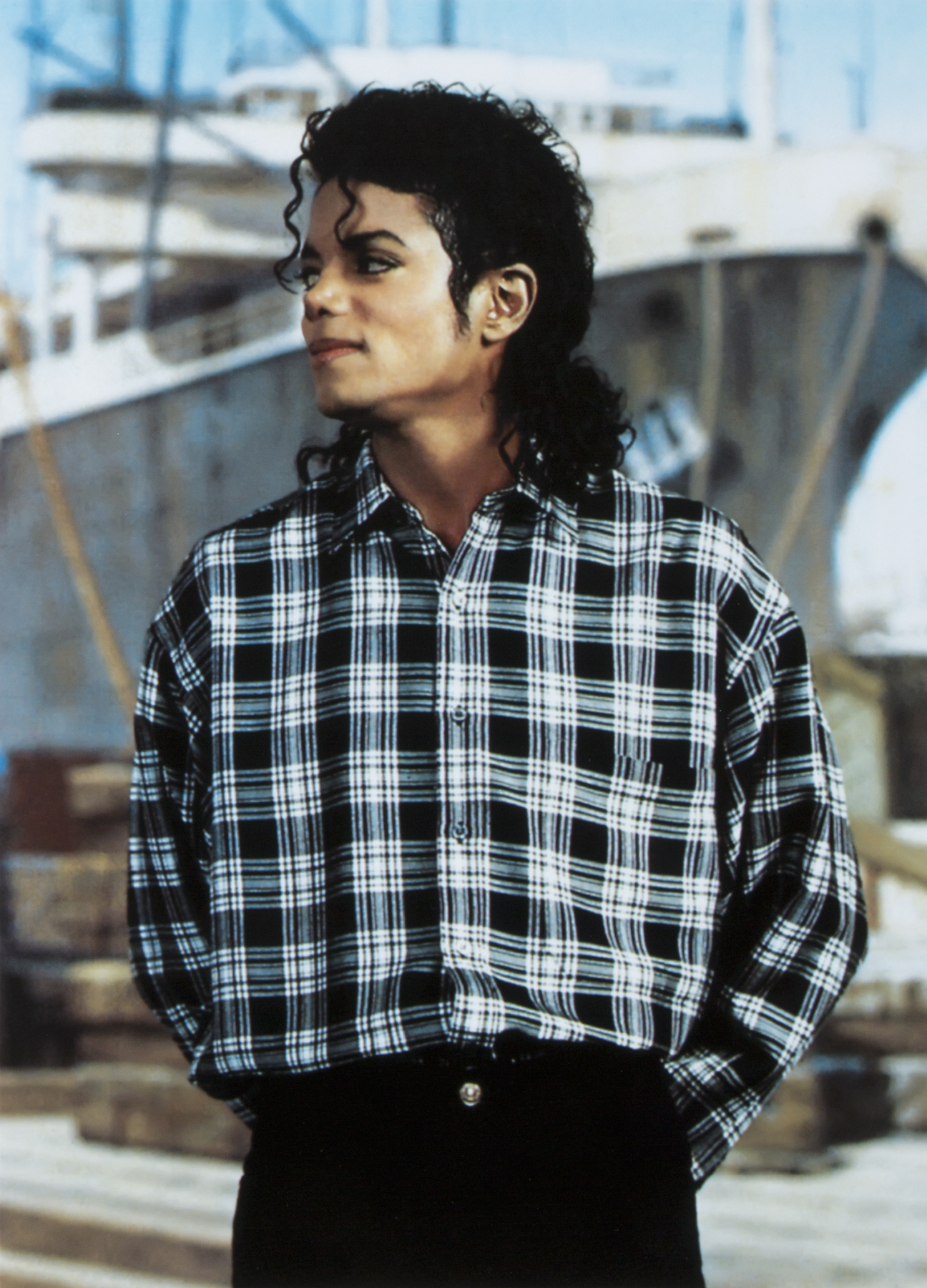 MICHAEL JACKSON WORN PLAID SHIRT A black and white windowpane plaid shirt worn by Michael Jackson on - Image 2 of 2