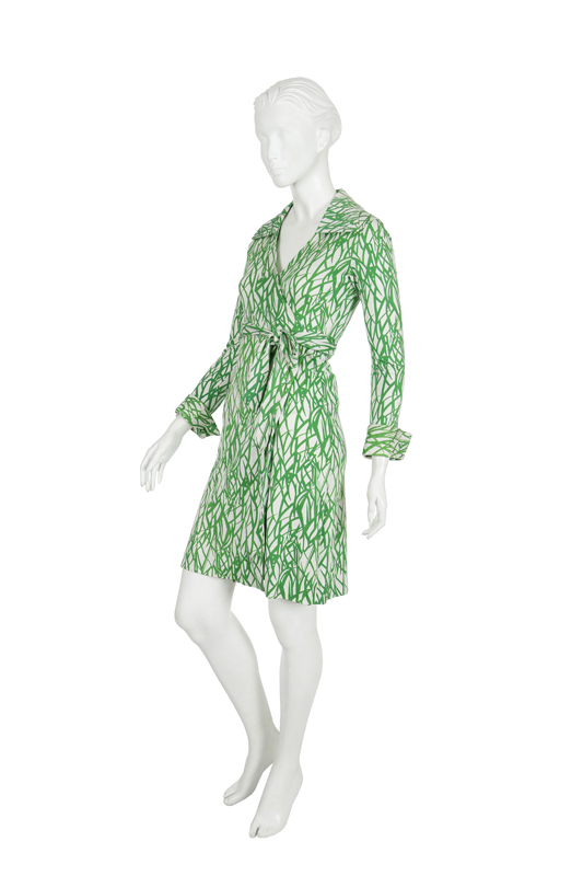 AMY ADAMS AMERICAN HUSTLE DIANE VON FURSTENBERG DRESS  A printed Diane von Furstenberg wrap dress - Image 2 of 6