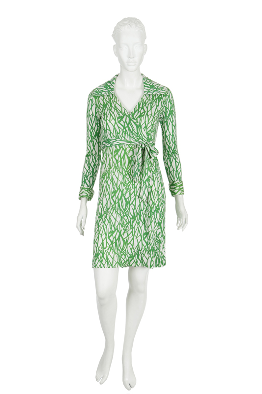 AMY ADAMS AMERICAN HUSTLE DIANE VON FURSTENBERG DRESS  A printed Diane von Furstenberg wrap dress