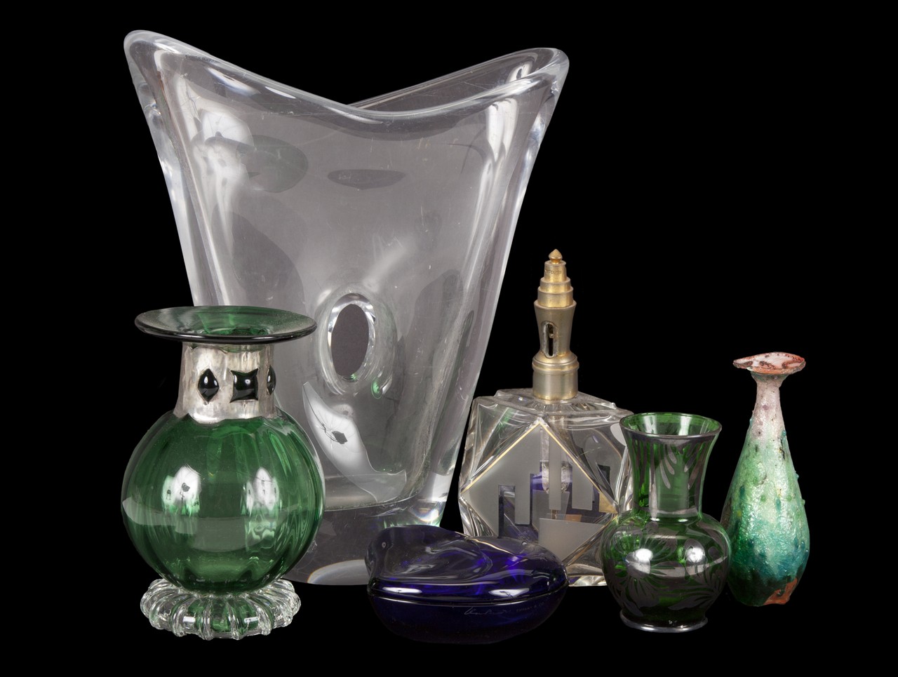 JOAN COLLINS GROUP OF GLASS ITEMS Including a modern Daum vase, a signed green glass vase with