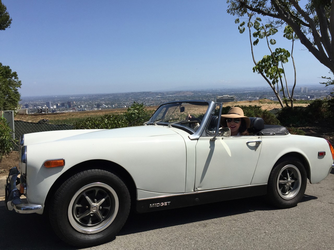 JOAN COLLINS 1973 MG MIDGET MARK III ROADSTER A 1973 MG Midget Mark III Roadster owned by Joan - Image 2 of 3