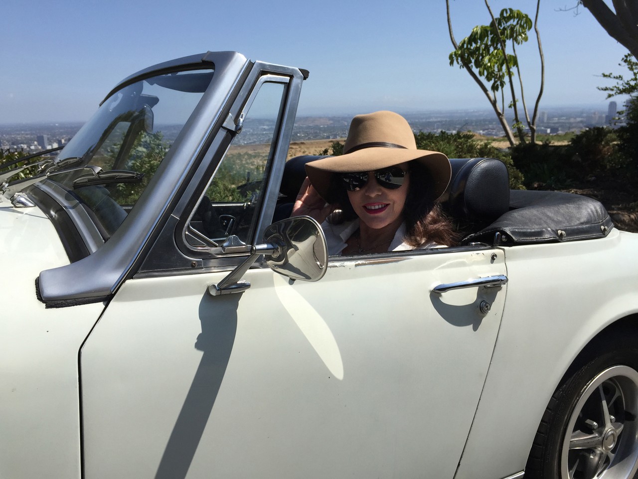 JOAN COLLINS 1973 MG MIDGET MARK III ROADSTER A 1973 MG Midget Mark III Roadster owned by Joan - Image 3 of 3