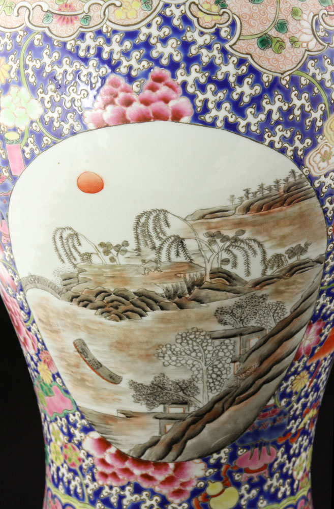 Pair of Chinese Lidded Vases Pair of lidded vases, China, porcelain, decorated with river scenes, - Image 16 of 19