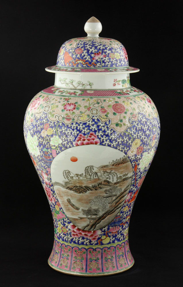 Pair of Chinese Lidded Vases Pair of lidded vases, China, porcelain, decorated with river scenes, - Image 12 of 19
