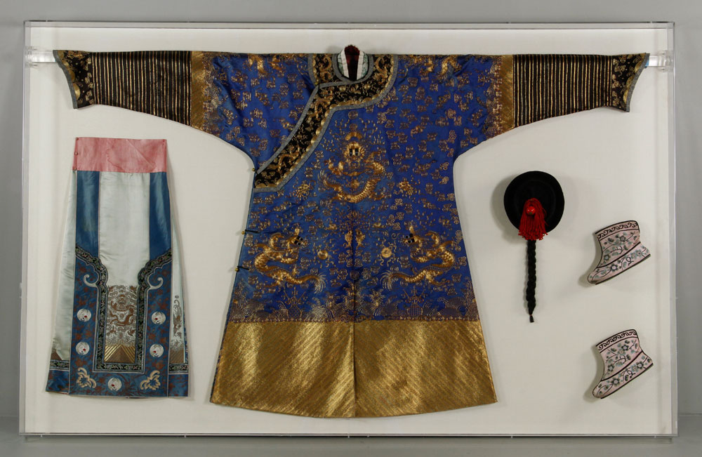 Chinese Robe and Accessories Robe and accessories, including hat with Peking glass, boots, and - Image 10 of 10