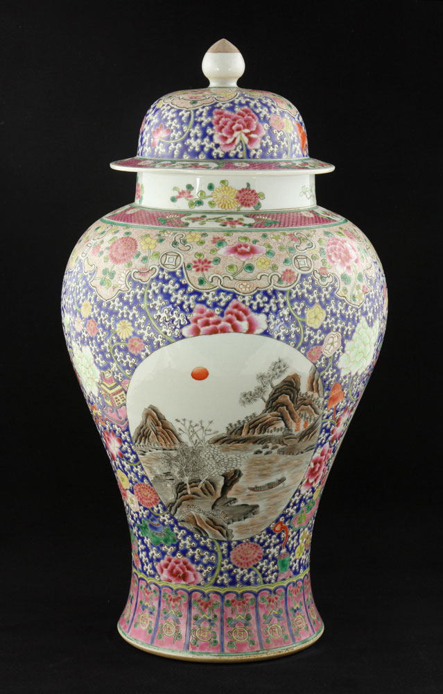 Pair of Chinese Lidded Vases Pair of lidded vases, China, porcelain, decorated with river scenes, - Image 13 of 19