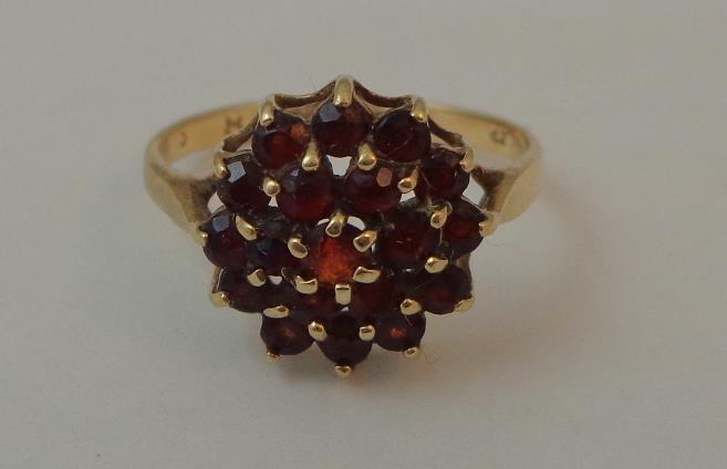 Ladies 9ct Gold Garnet Cluster Ring, size K