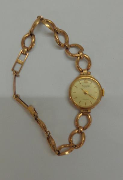 Ladies 9ct Gold Accurist Wristwatch with 9ct bracelet, champagne dial with baton markers