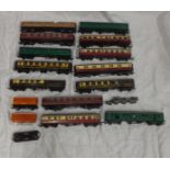 Hornby 00 Passenger Carriages, Restaurant Car, Sleeping Car, Pullman LMS, LNER, etc. (1 Box)