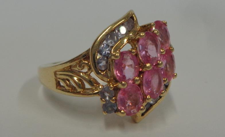 Ladies 9ct Yellow Gold Pink Sapphire & Tanzanite Cluster Ring with fretted & carved shoulders, - Image 2 of 2