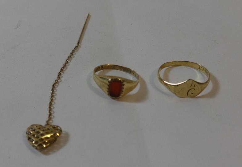 9ct Gold Childs Ring set red stone, 9ct Gold Heart Shaped Ring & Heart Shaped Drop (3)