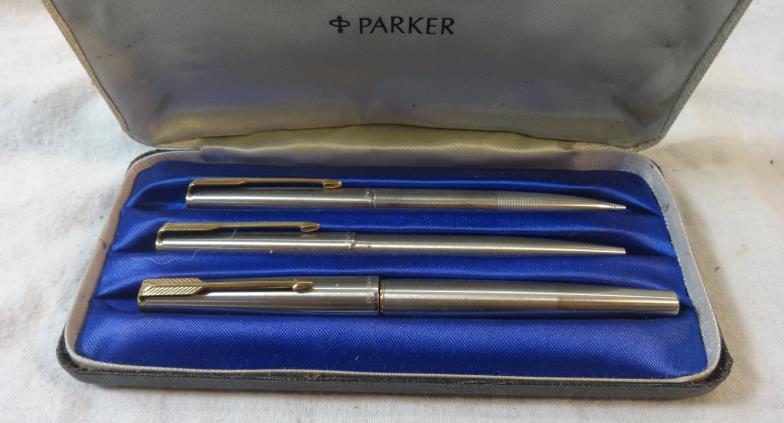 Parker Stainless Steel Gift Set in fitted box with gilt clips, 14k gold Streamline nib