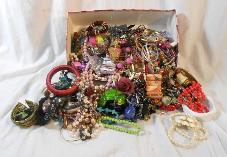 Costume Jewellery, ropes of beads, bangles, earrings & necklaces - Image 3 of 3