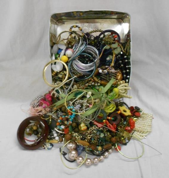 Costume Jewellery, ropes of beads, bangles, earrings & necklaces - Image 2 of 3