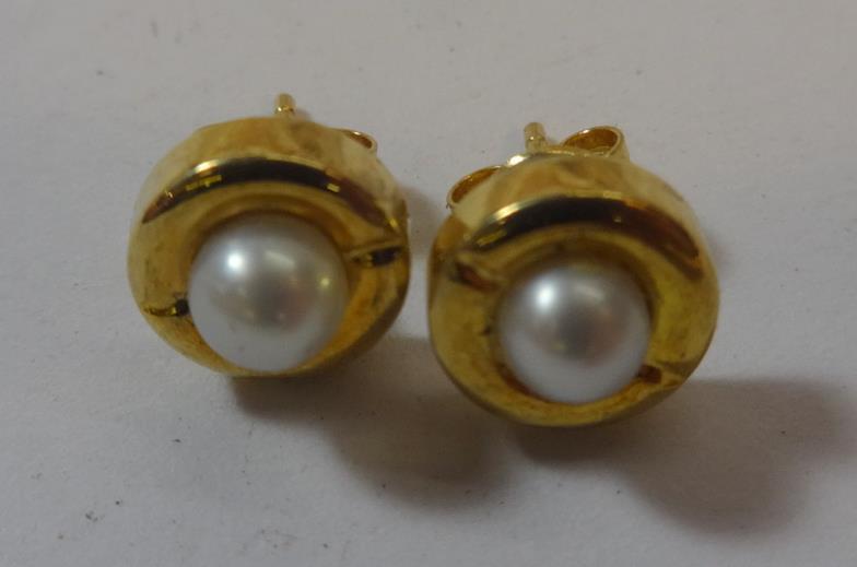 Pair 18ct Set Pearl Stud Earrings