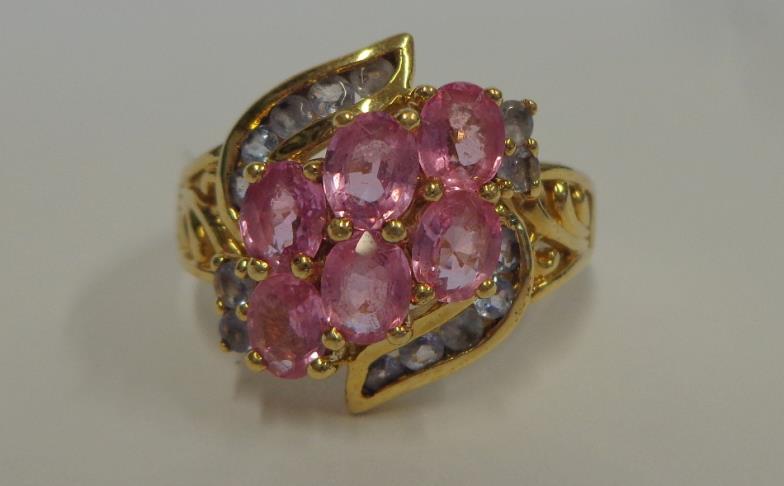 Ladies 9ct Yellow Gold Pink Sapphire & Tanzanite Cluster Ring with fretted & carved shoulders,