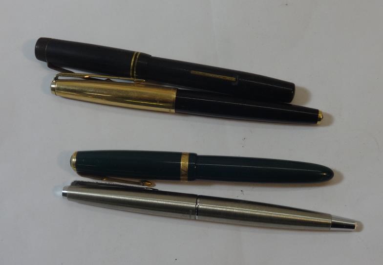 Parker Fountain Pen with black plastic body, gilt cap & clip, Streamline nib, Stephens Lever Fill