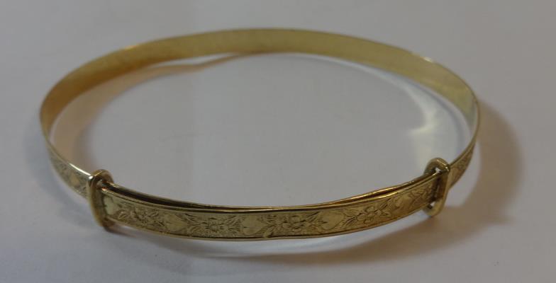 Childs 9ct Gold Adjustable Bangle with engraved decoration