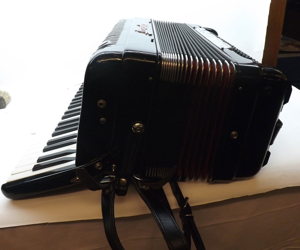 A mid-20th Century Fonola one hundred and twenty button Piano Accordion, central paper-covered - Image 6 of 14