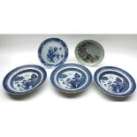 A Mixed Lot of five various Chinese Plates and Bowls, to include 19th Century Willow Pattern