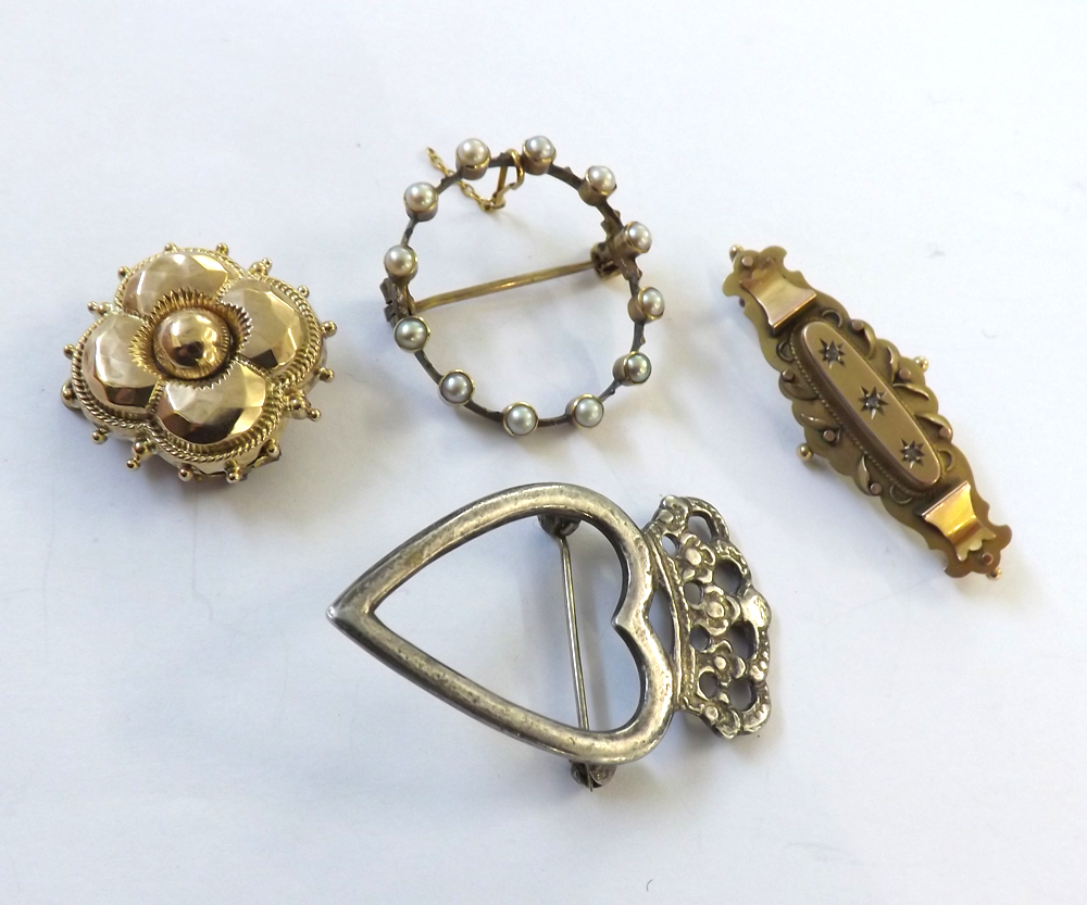 A Mixed Lot comprising: a Victorian shaped oval 9ct Gold Bar Brooch, the raised centre set with - Image 2 of 2