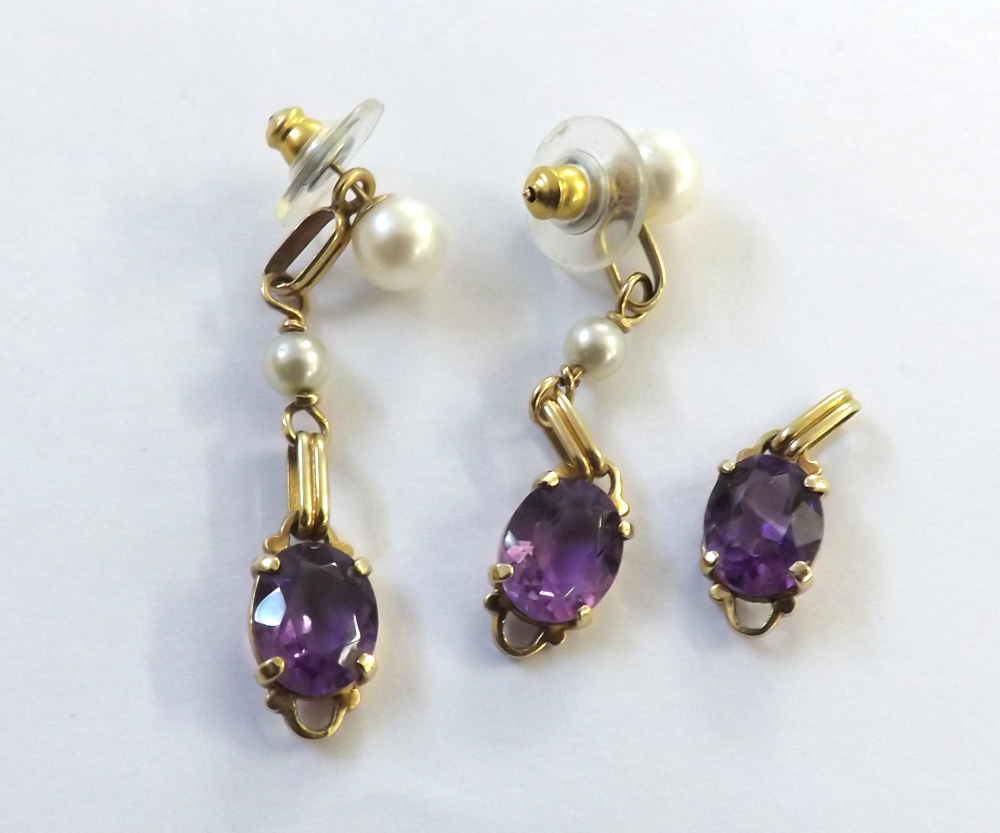 A pair of yellow metal Amethyst and Pearl mounted Drop Earrings, with Pearl Studs, 32mm drop;