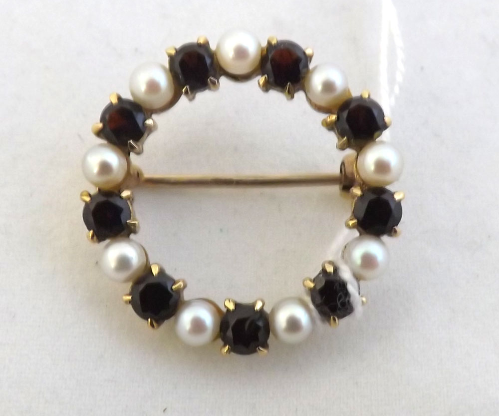 Hallmarked 9ct Gold circular open work Brooch set with alternate Pearls and Garnets, 25mm diameter