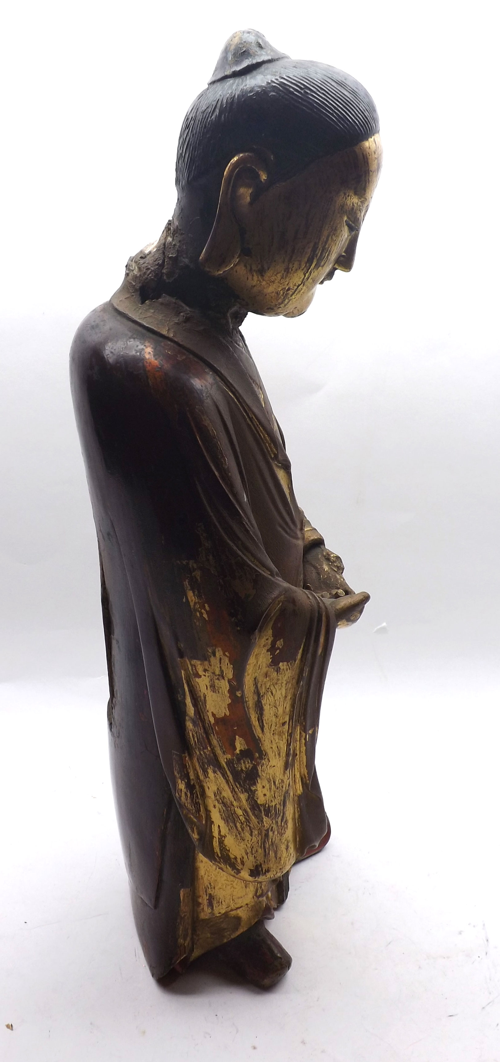 Large Chinese or Tibetan gilt painted treen figure of priest wearing ceremonial robes, further red - Image 15 of 16