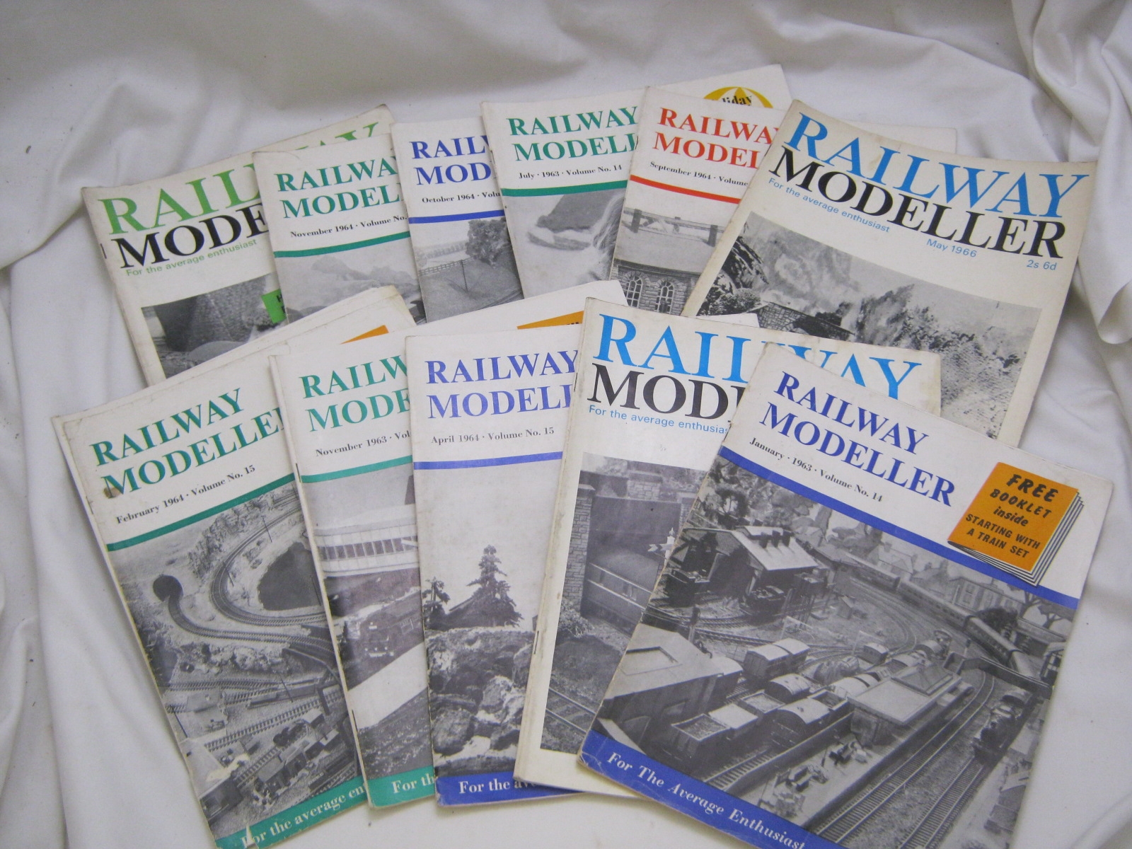 One box: RAILWAY MODELLER circa 1962-68, approx 35 iss, orig wraps