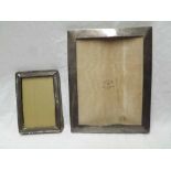 Plain rectangular Silver mounted photograph frame with wooden easel back, 9" x 7", London 1922, by