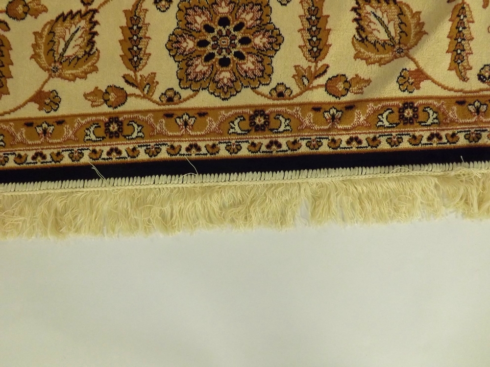 A Modern Kum Carpet, 2.8m x 2m 110-120 - Image 2 of 3