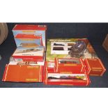 A collection of various Hornby "00" Gauge in boxed condition, to include: goods shed, tunnel,