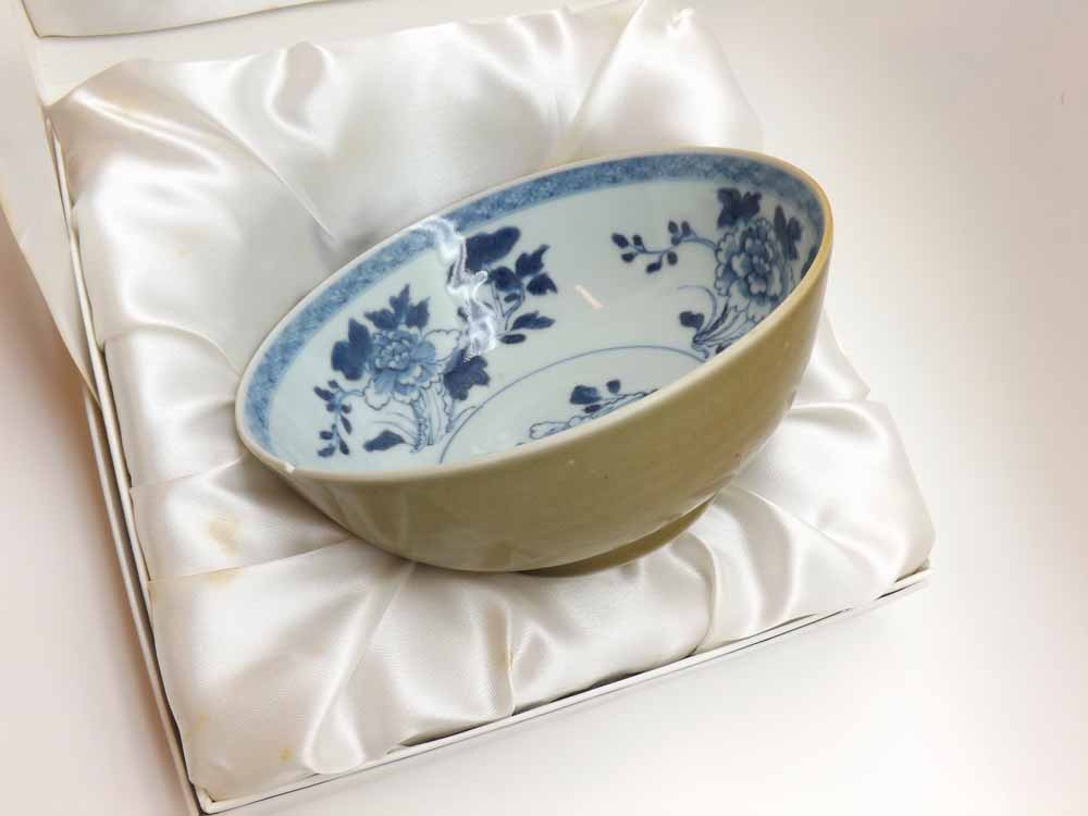 Nanking Cargo Batavian floral decorated Bowl, complete with Christie’s Auction sticker, receipt