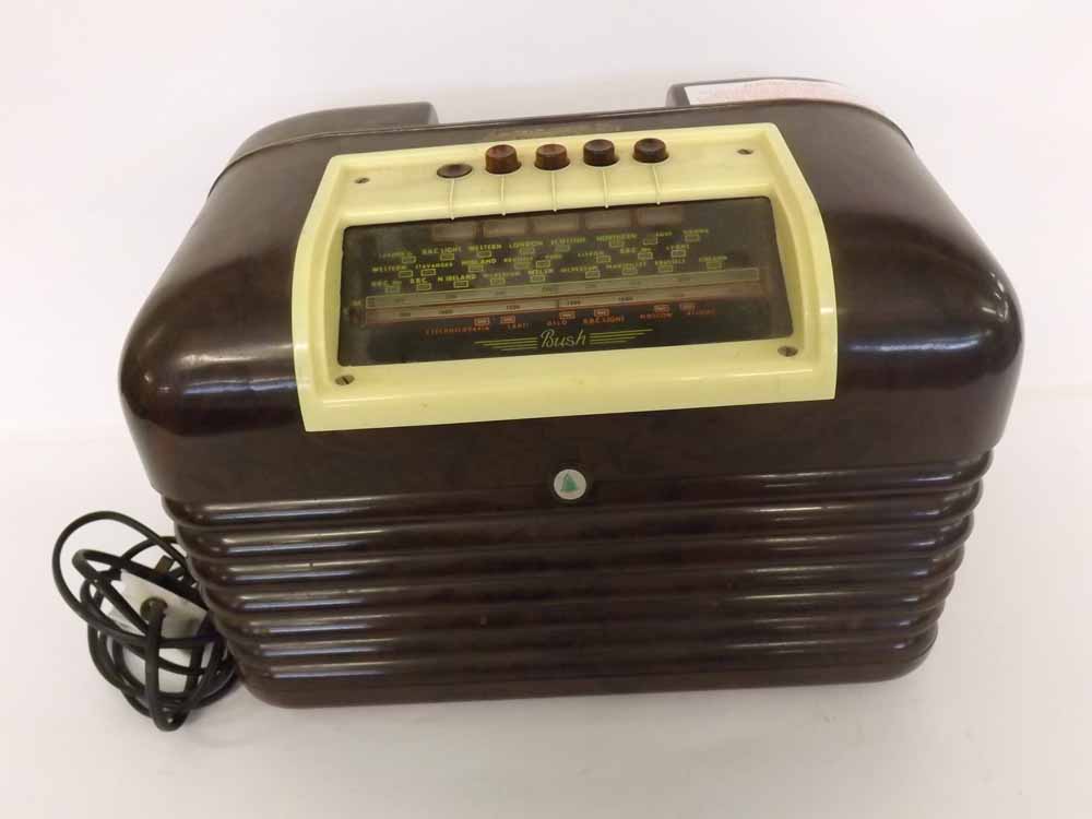 Mid-20th Century Bush brown Bakelite radio, type DAC 10, serial number 62/45429, 13” x 9”