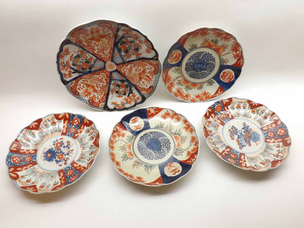 Group of three late19th/early 20th Century Imari type Plates, typically decorated, largest 10”