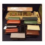 A small collection of various Hornby 0 Gauge Railway Accessories to include: tinplate lithograph