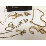 Mixed Lot of yellow metal/9ct Gold hallmarked jewellery including Pearl Pendant on trace chain,