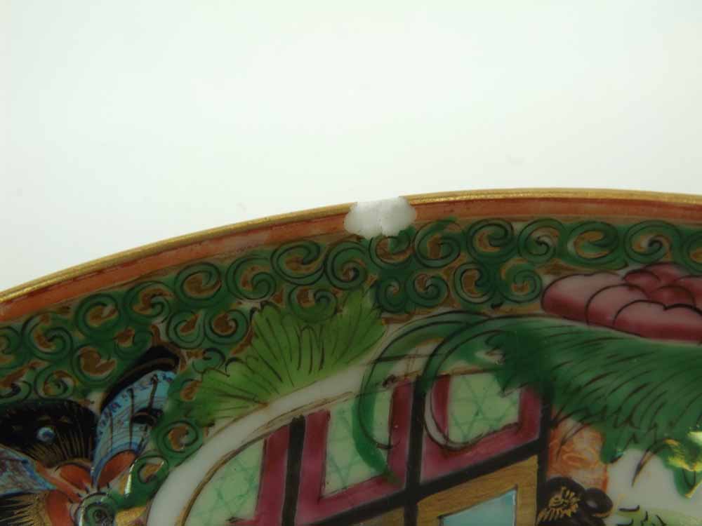 An Imari kidney-shaped covered Container, decorated throughout in a typical manner in traditional - Image 6 of 6