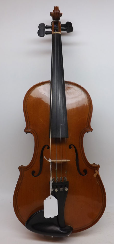 An early 20th Century unnamed Violin, double purfling sides, two-piece back, in pale varnish finish, - Image 5 of 15