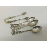 Set of six Edward VII Silver Tea spoons of pierced design together with matching Sugar Nips,