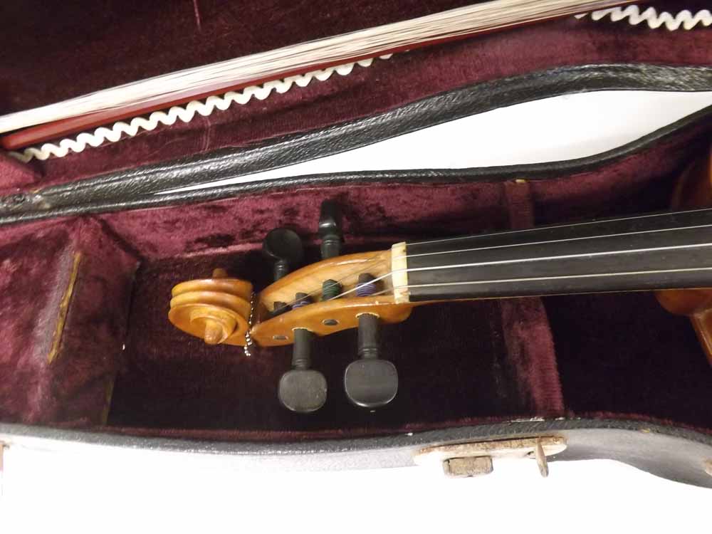 An early 20th Century unnamed Violin, double purfling sides, two-piece back, in pale varnish finish, - Image 3 of 15