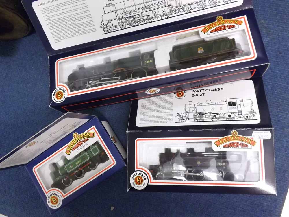 Bachmann Trains three boxed 00 gauge locomotives comprising “Sir Francis Drake” B.R. Green No 31-402