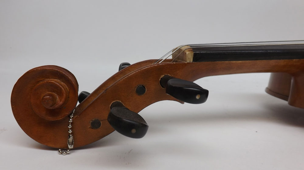 An early 20th Century unnamed Violin, double purfling sides, two-piece back, in pale varnish finish, - Image 9 of 15